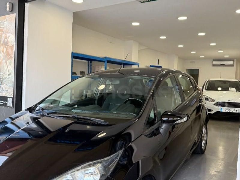 Usado Ford Fiesta Trend 82 CV (60 kW) 2016 Negro Berlina