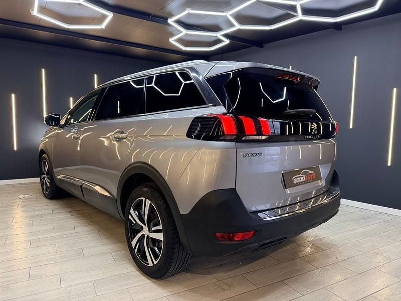 Usado Peugeot 5008 Allure 130 CV (95 kW) 2019 Gris / plata SUV