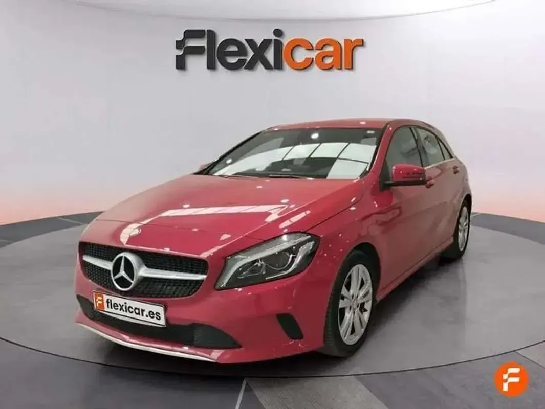 Usado Mercedes A200 136 CV (100 kW) 2017 Rojo Utilitario