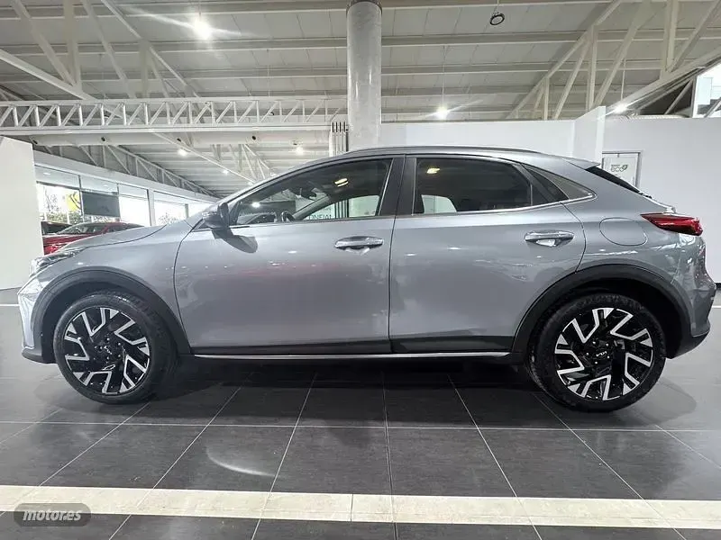 Usado Kia XCeed 100 CV (73 kW) 2024 Gris SUV