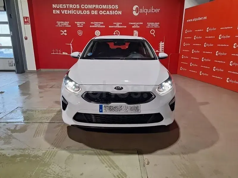Usado Kia Ceed 136 CV (100 kW) 2022 Blanco Utilitario