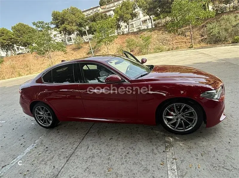 Usado Alfa Romeo Giulia Super 180 CV (132 kW) 2019 Rojo Berlina