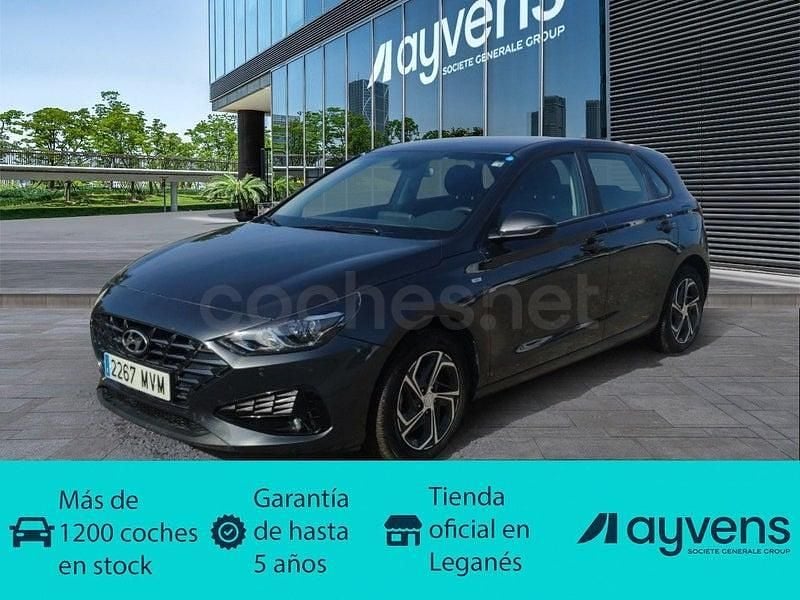 Usado Hyundai i30 100 CV (73 kW) 2024 Gris / plata Berlina