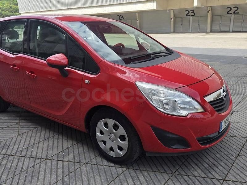 Usado Opel Meriva Design Edition 110 CV (80 kW) 2012 Rojo Monovolumen
