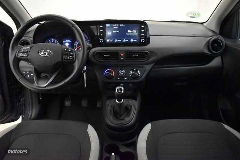 Usado Hyundai i10 67 CV (49 kW) 2021 Aurora grey Utilitario