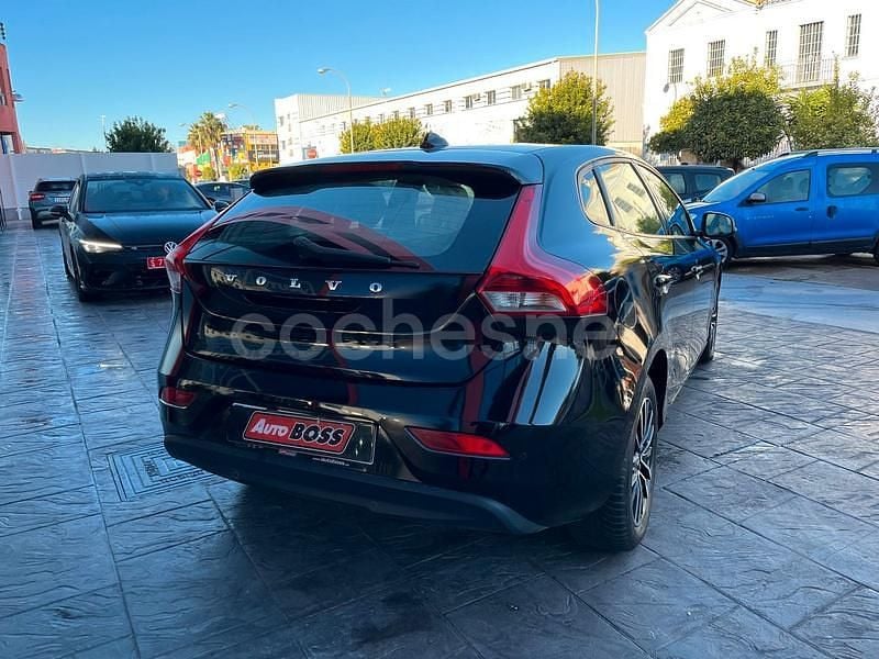 Usado Volvo V40 Momentum 120 CV (88 kW) 2016 Negro Berlina