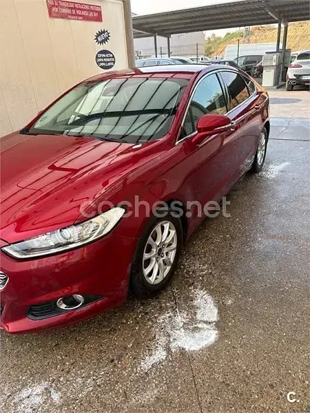 Usado Ford Mondeo Trend 150 CV (110 kW) 2016 Rojo Berlina