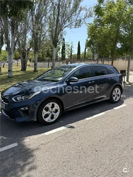 Usado Kia Ceed 120 CV (88 kW) 2018 Azul Utilitario