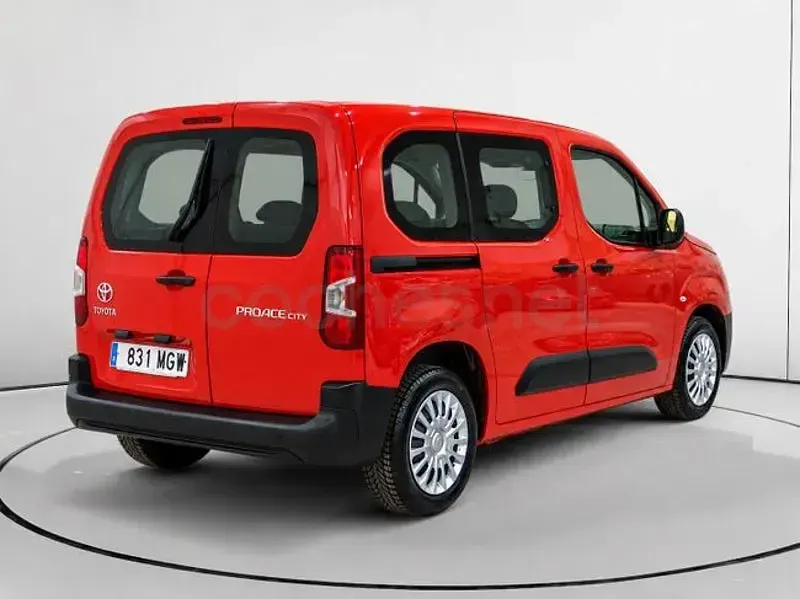 Occasion Toyota Proace Verso Active 131 PK (96 kW) 2023 Rood Stationwagen