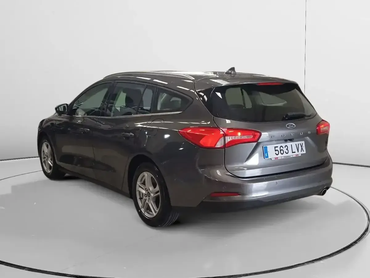 Usado Ford Focus Trend+ 120 CV (88 kW) 2022 Gris Berlina