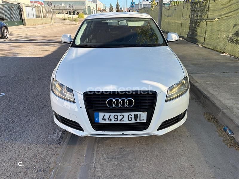 Usado Audi A3 Ambiente 105 CV (77 kW) 2010 Blanco Utilitario