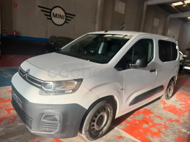 Usado Citroën Berlingo Live 102 CV (75 kW) 2020 Blanco Monovolumen