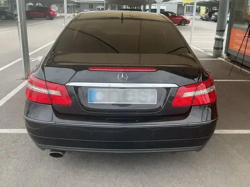 Usado Mercedes E250 Elegance 204 CV (150 kW) 2010 Negro Coupe