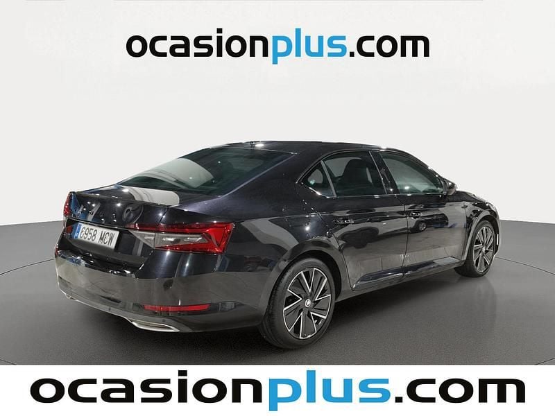 Usado Skoda Superb SportLine 150 CV (110 kW) 2022 Negro Berlina