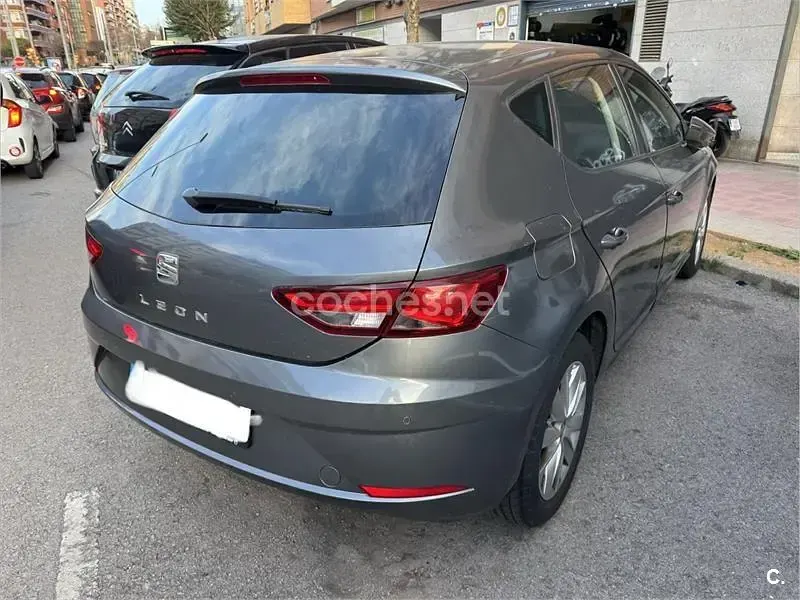 Usado Seat Leon Reference 110 CV (80 kW) 2017 Gris / plata Berlina