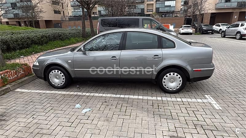 Usado VW Passat Advance 150 CV (110 kW) 2005 Gris / plata Berlina