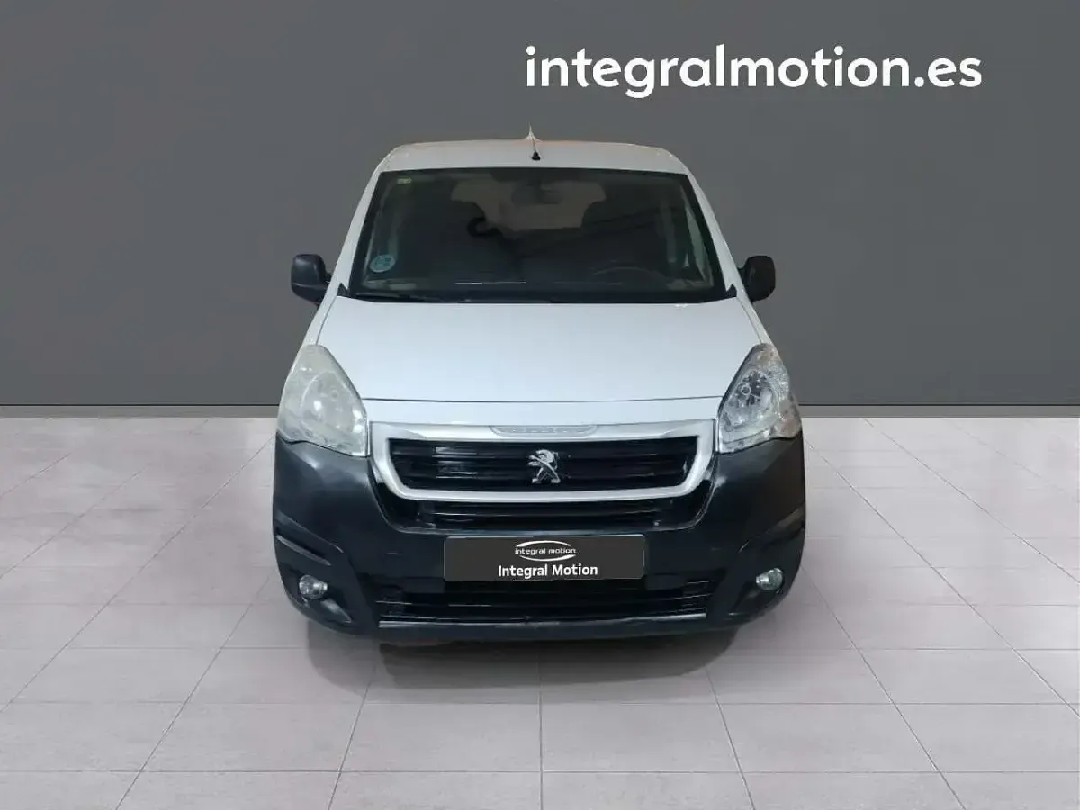 Usado Peugeot Partner Tepee Access 74 CV (54 kW) 2018 Blanco Monovolumen