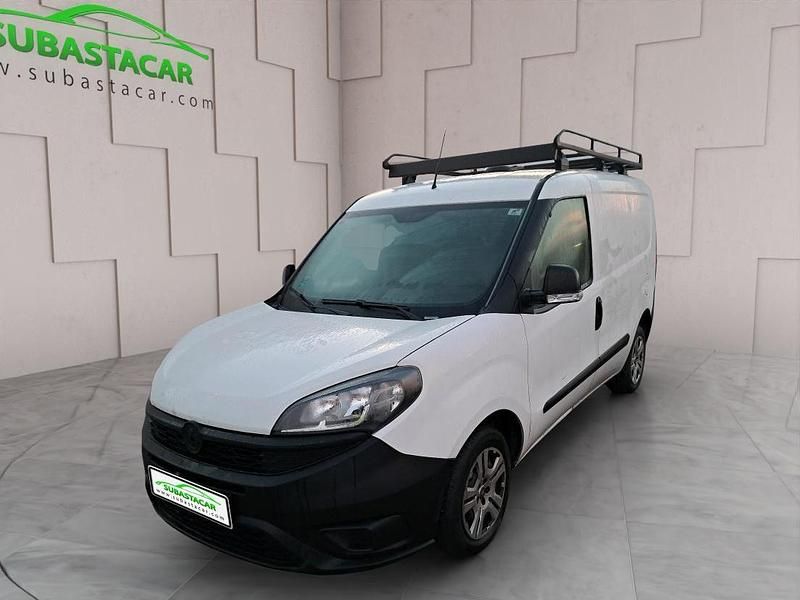 Usado Fiat Doblò 95 CV (69 kW) 2021 Blanco Monovolumen