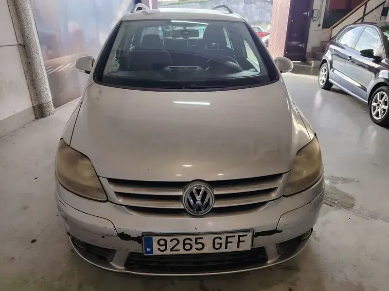 Usado VW Golf Plus Cross Highline 140 CV (102 kW) 2008 Gris / plata Monovolumen