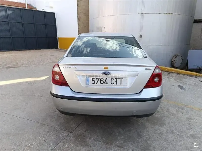Usado Ford Mondeo Trend 115 CV (84 kW) 2004 Gris / plata Familiar