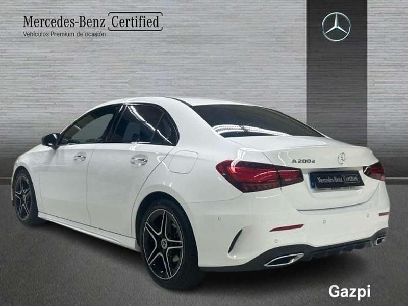Usado Mercedes A200 AMG line 150 CV (110 kW) 2025 Blanco polar Berlina