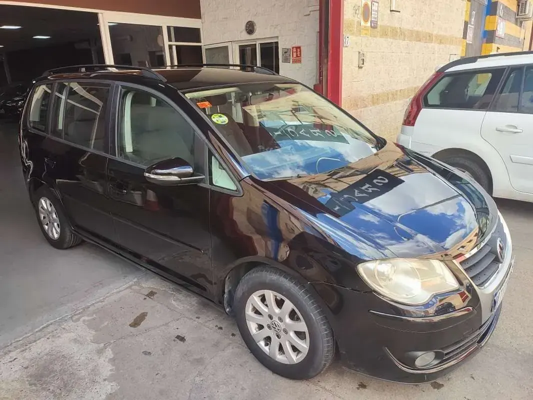 Usado VW Touran Edition 105 CV (77 kW) 2009 Negro Monovolumen