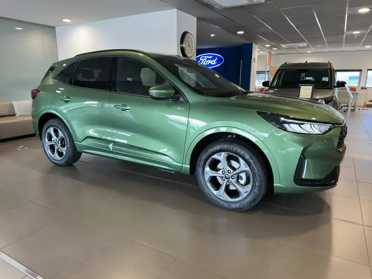 Nuevo Ford Kuga ST-Line 150 CV (110 kW) 2026 Verde SUV