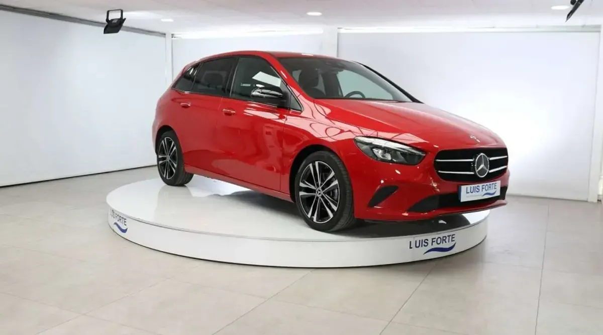 Usado Mercedes B200 150 CV (110 kW) 2019 Rojo Utilitario