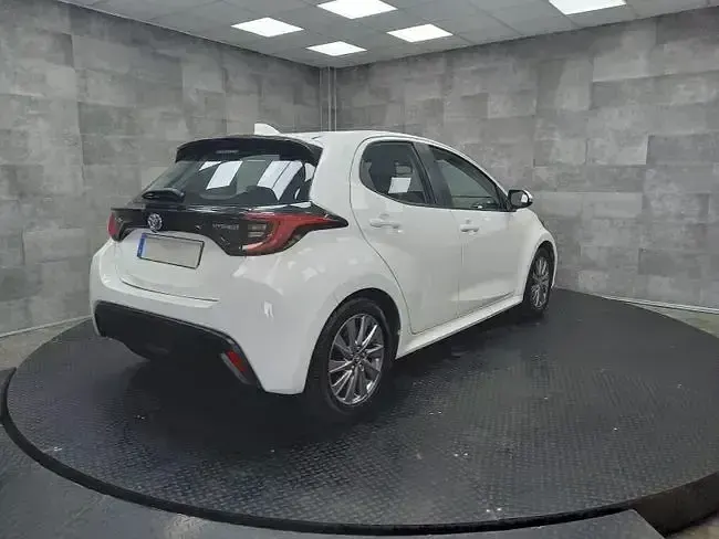 Usado Toyota Yaris Active 116 CV (85 kW) 2022 Blanco Utilitario