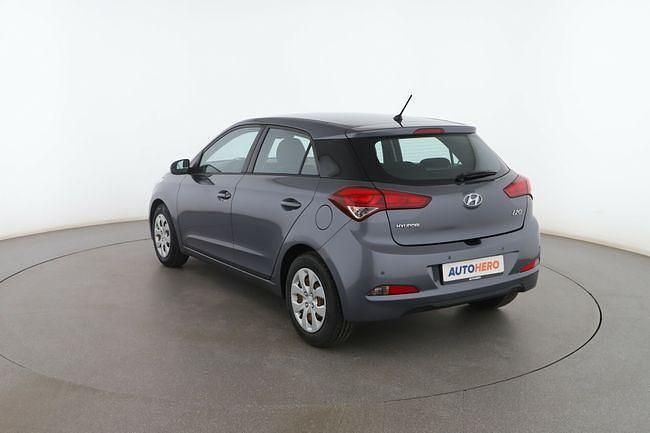 Usado Hyundai i20 86 CV (63 kW) 2018 Gris Berlina