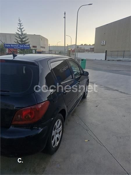 Usado Peugeot 307 110 CV (80 kW) 2002 Negro Berlina