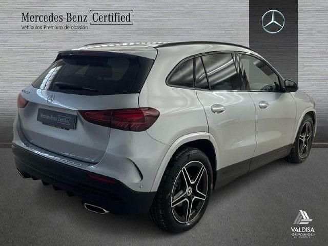 Usado Mercedes GLA200 AMG line 150 CV (110 kW) 2025 Plata hightech SUV