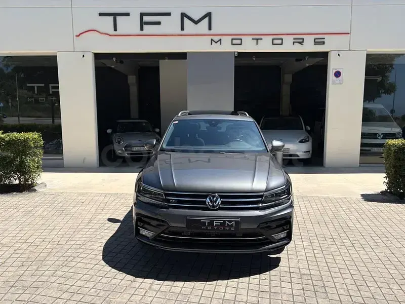 Usado VW Tiguan Sportline 190 CV (139 kW) 2019 Gris / plata SUV