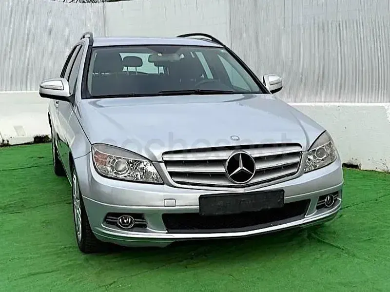 Usado Mercedes C200 Elegance 136 CV (100 kW) 2008 Gris / plata Familiar