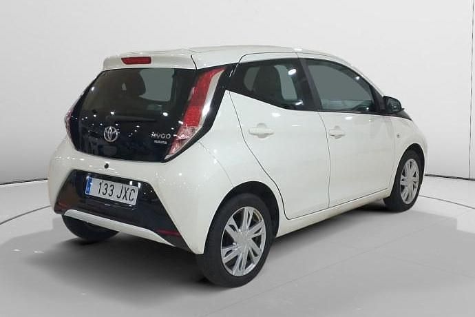 Usado Toyota Aygo X-play 69 CV (50 kW) 2017 Utilitario
