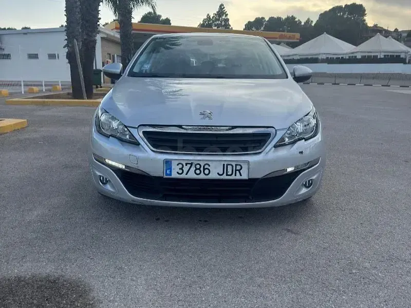 Usado Peugeot 308 Allure 110 CV (80 kW) 2015 Gris / plata Berlina