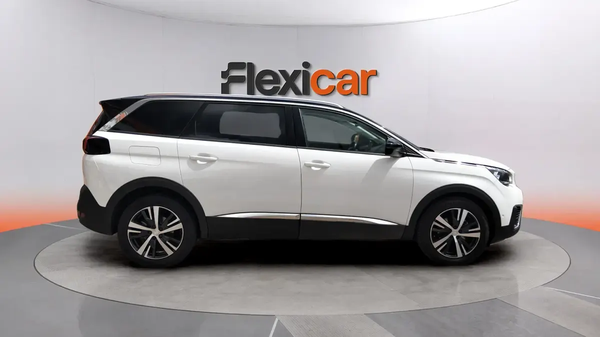 Usado Peugeot 5008 Allure 131 CV (96 kW) 2018 Azul SUV