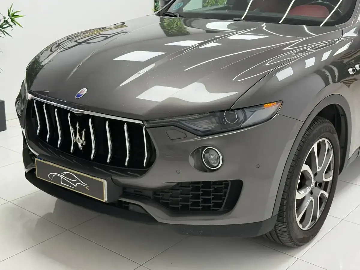Usado Maserati Levante 275 CV (202 kW) 2017 Gris SUV