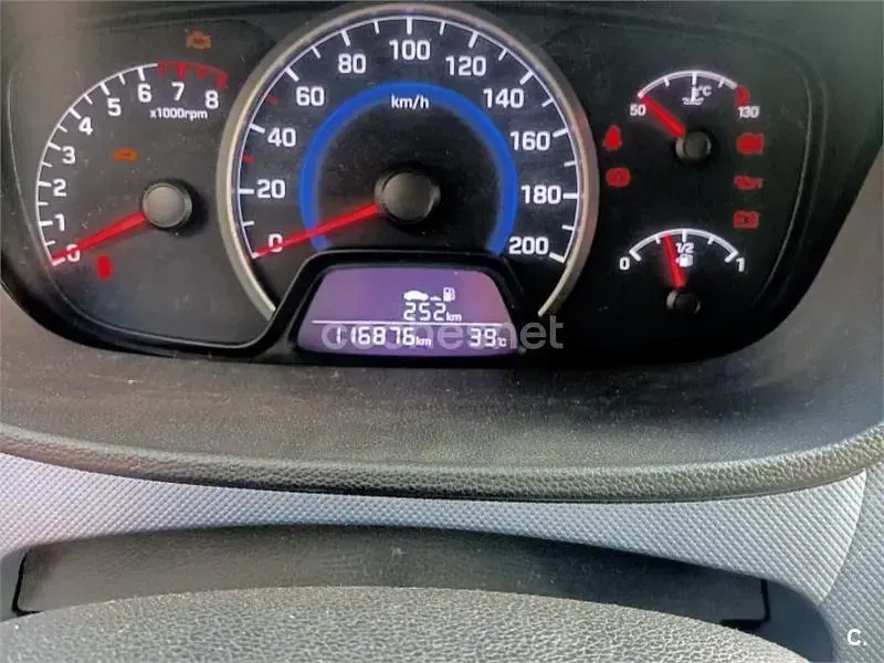 Usado Hyundai i10 66 CV (48 kW) 2014 Gris / plata Utilitario