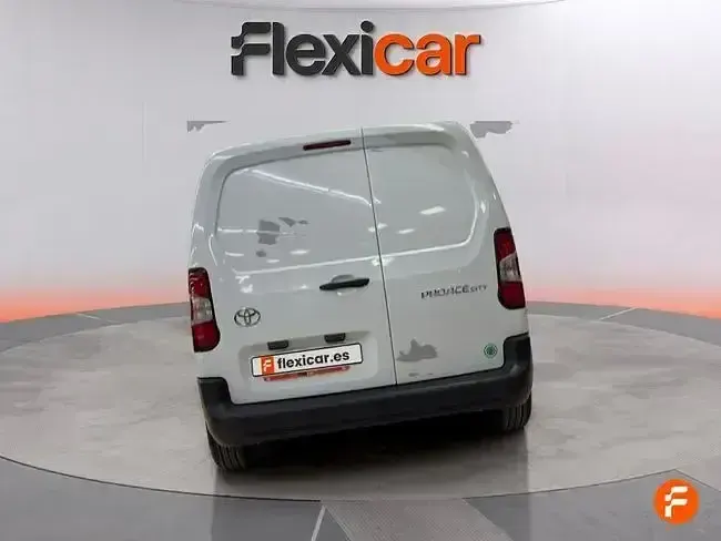 Usado Toyota Proace City City 102 CV (75 kW) 2024 Blanco Monovolumen