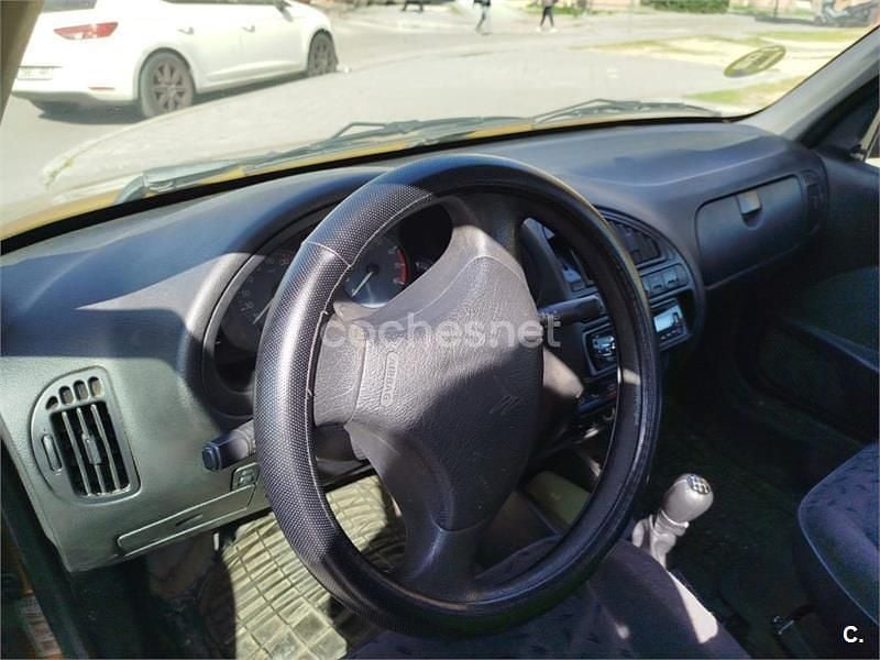 Usado Citroën Saxo 60 CV (44 kW) 2001 Amarillo Utilitario