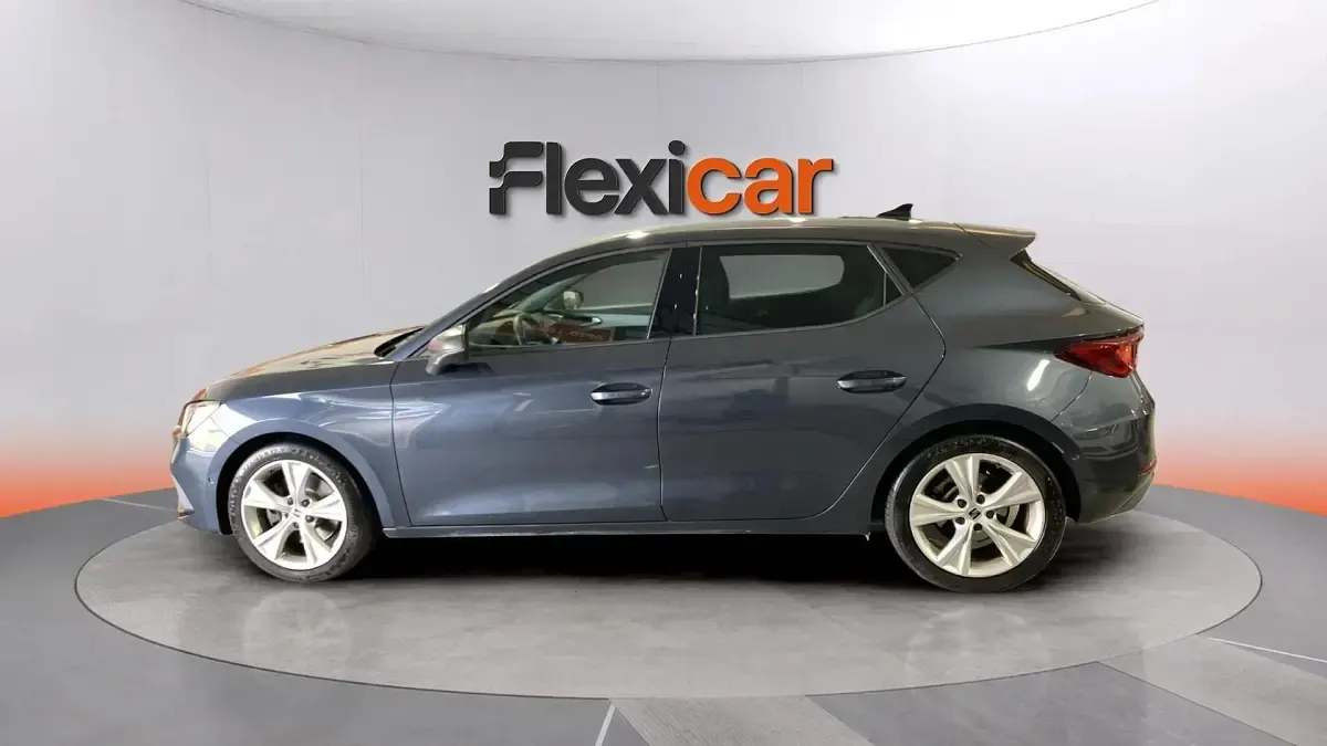 Usado Seat Leon FR 150 CV (110 kW) 2020 Azul Berlina