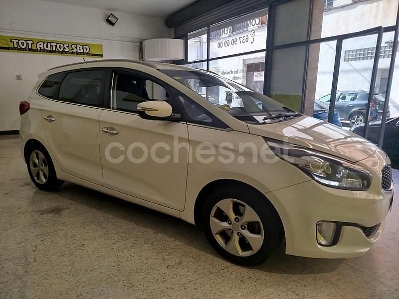 Blanco Usado 2015 Kia Carens Monovolumen | 8800 € (Precio justo) - Imagen 1/4