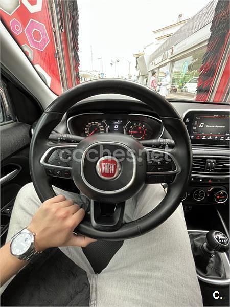 Używany Fiat Tipo Easy 120 KM (88 kW) 2016 Czarny Sedan/Limuzyna
