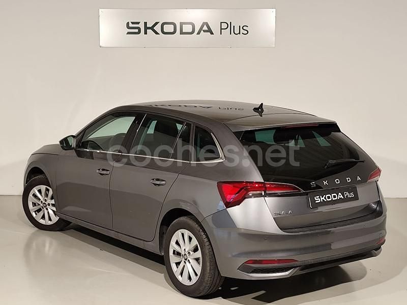 Usado Skoda Scala Selection 115 CV (84 kW) 2025 Gris / plata Utilitario