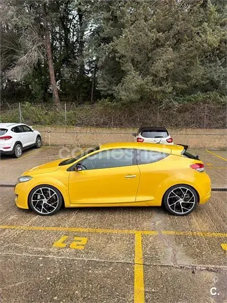 Usado Renault Mégane III 250 CV (183 kW) 2011 Amarillo Berlina