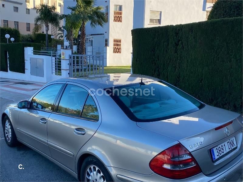 Usado Mercedes E270 Classic 177 CV (130 kW) 2004 Beige Berlina