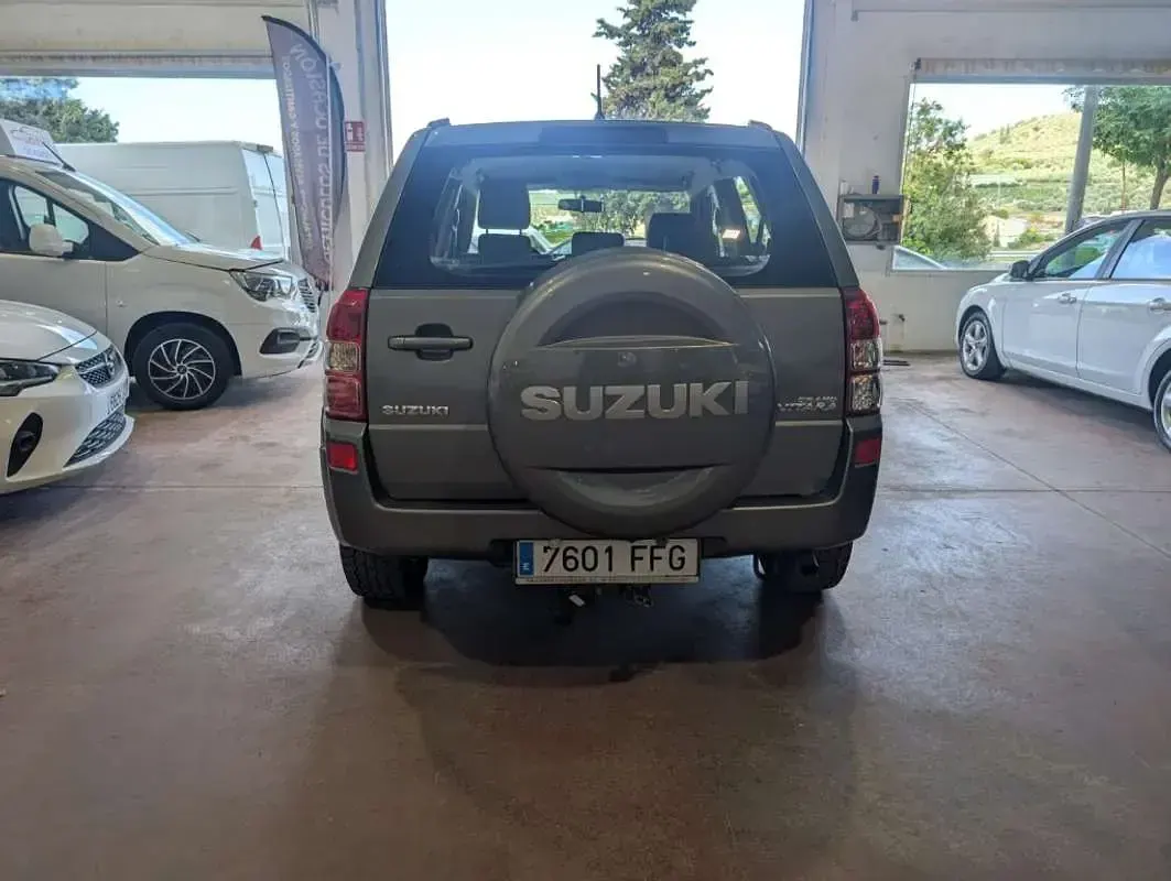 Usado Suzuki Grand Vitara 129 CV (94 kW) 2006 Gris SUV