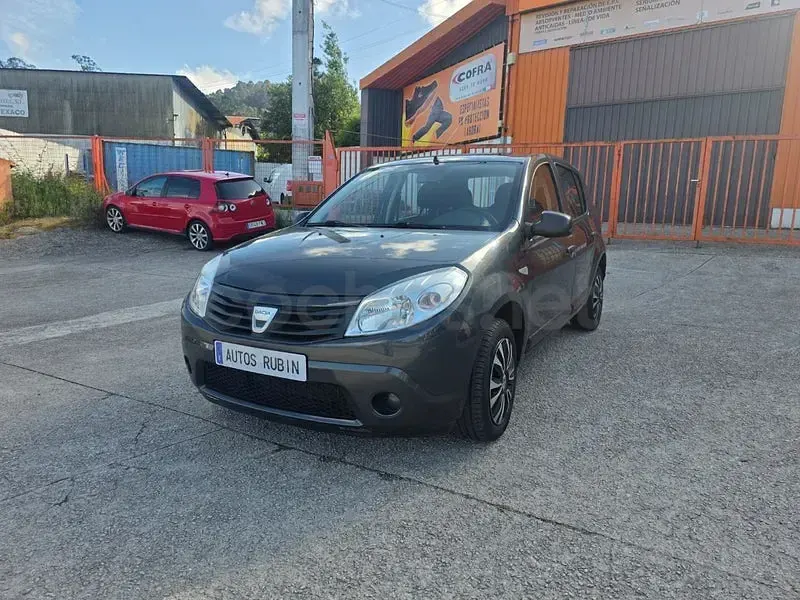 Usado Dacia Sandero Ambiance 75 CV (55 kW) 2009 Gris / plata Berlina