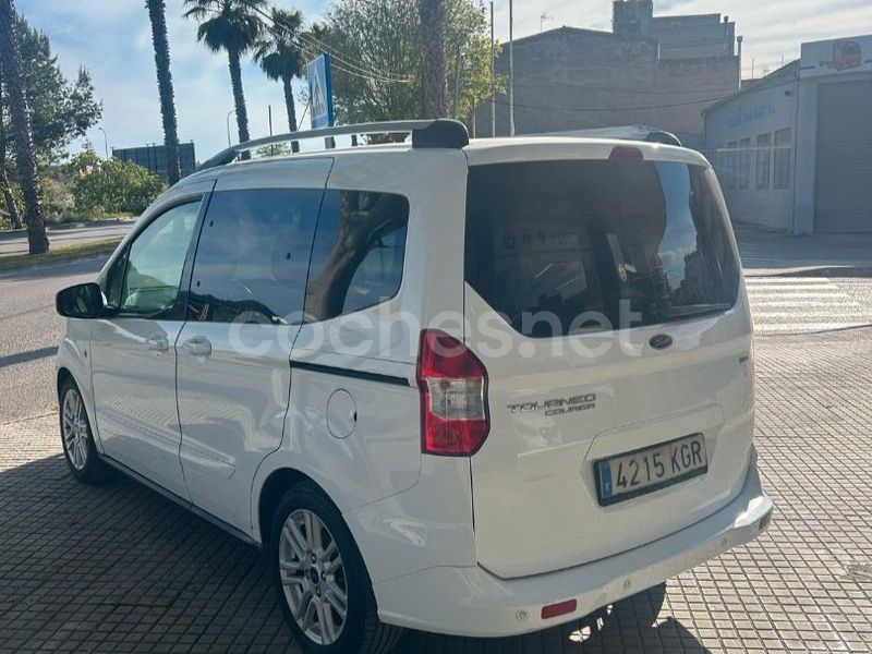 Usado Ford Tourneo Courier Titanium 100 CV (73 kW) 2018 Blanco Monovolumen